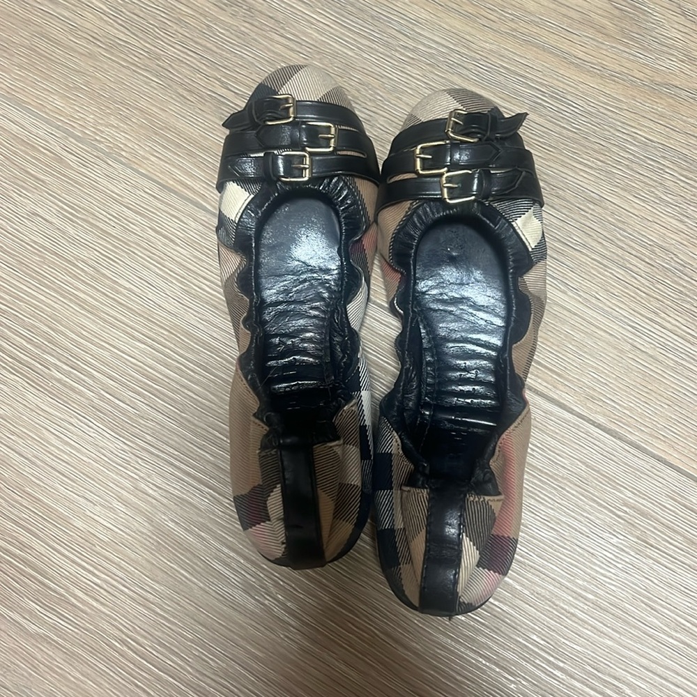 Burberry flats